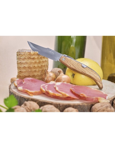 Navaja Clásica Albacete con hoja de acero inox de 8 cm.Mango de madera de Olivo.