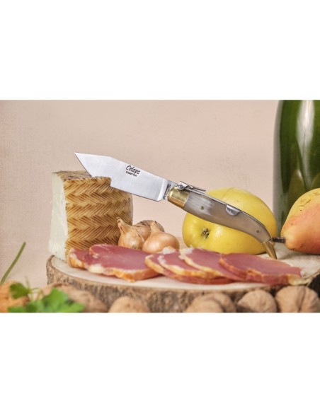 Navaja Pastora de 8 cm y hoja de acero Carbono, Cuerpo de latón y Mango de asta de toro.