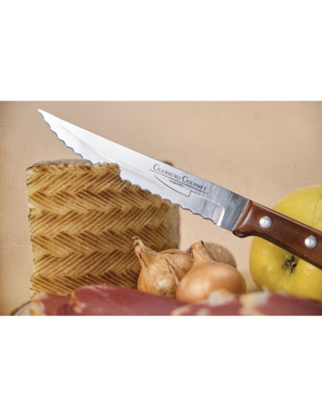 Cuchillo chuletero de hoja de acero inoxidable dentada de 105 mm y mango de Madera de haya comprimida y laminas de resina.